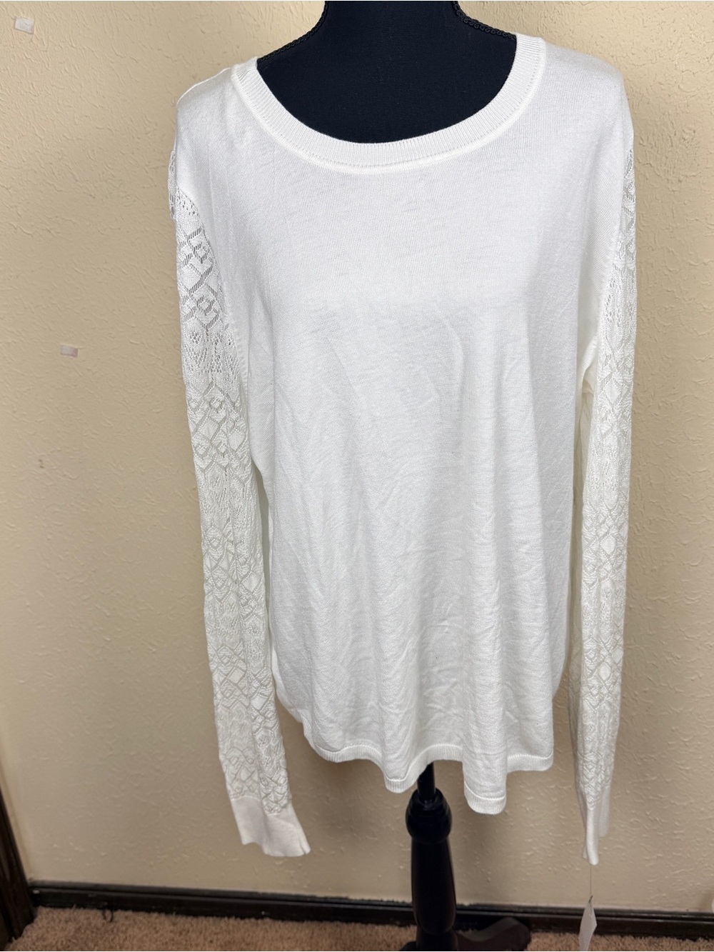 Lefty & Me Women’s 2X White Long-Sleeve Knit Top with Lace Sleeve Detail Crochet